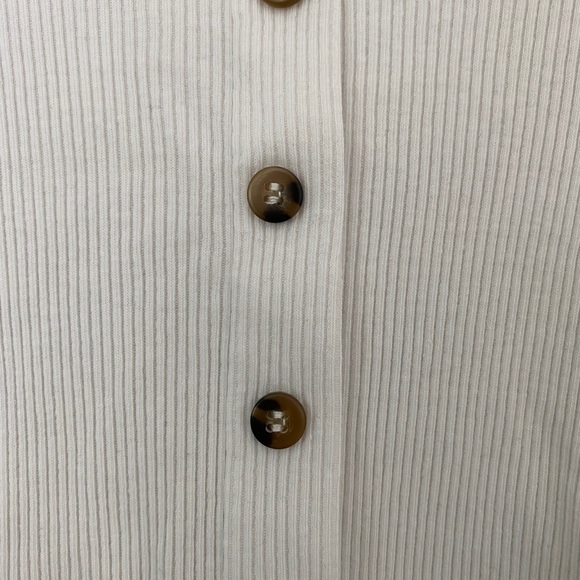 White Cropped fitted tee - Picture 3 of 5